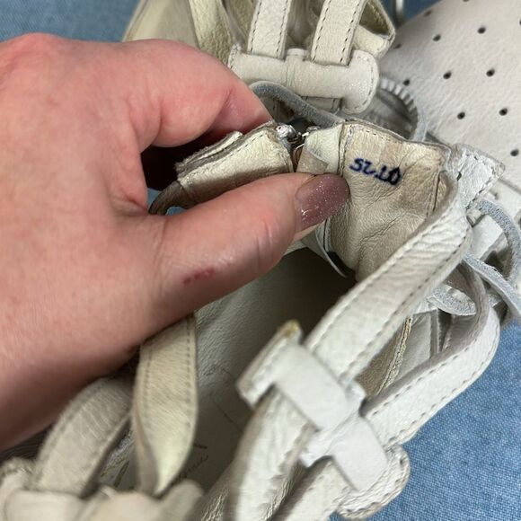 Esquivel Ivory Leather Round Toe Perforated Sandals Size 10 - Picture 8 of 8